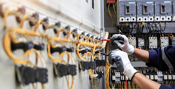 Professional Electrician technician working in Level Park-Oak Park, MI